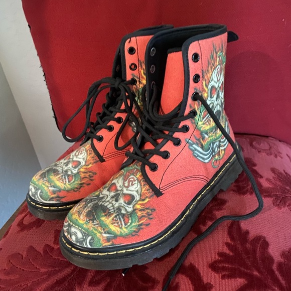 Red Skull Boots (size 6) - Picture 3 of 6